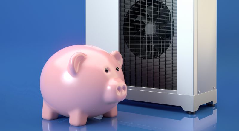 tirelire rose en forme de cochon devant une pac symbolisant la consommation electrique et son poids sur les factures