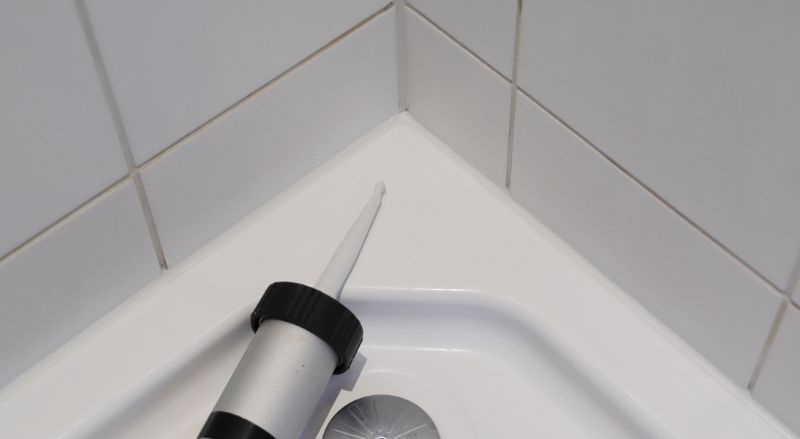 Joint de silicone dans une douche