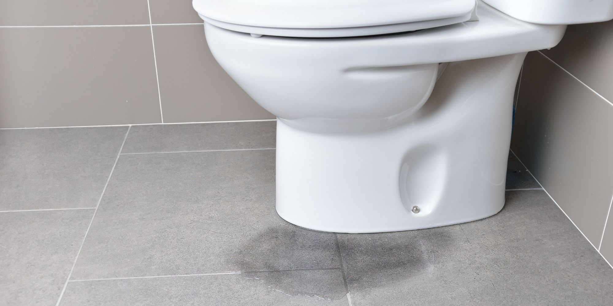 fuite du tuyau d'évacuation pipe des wc