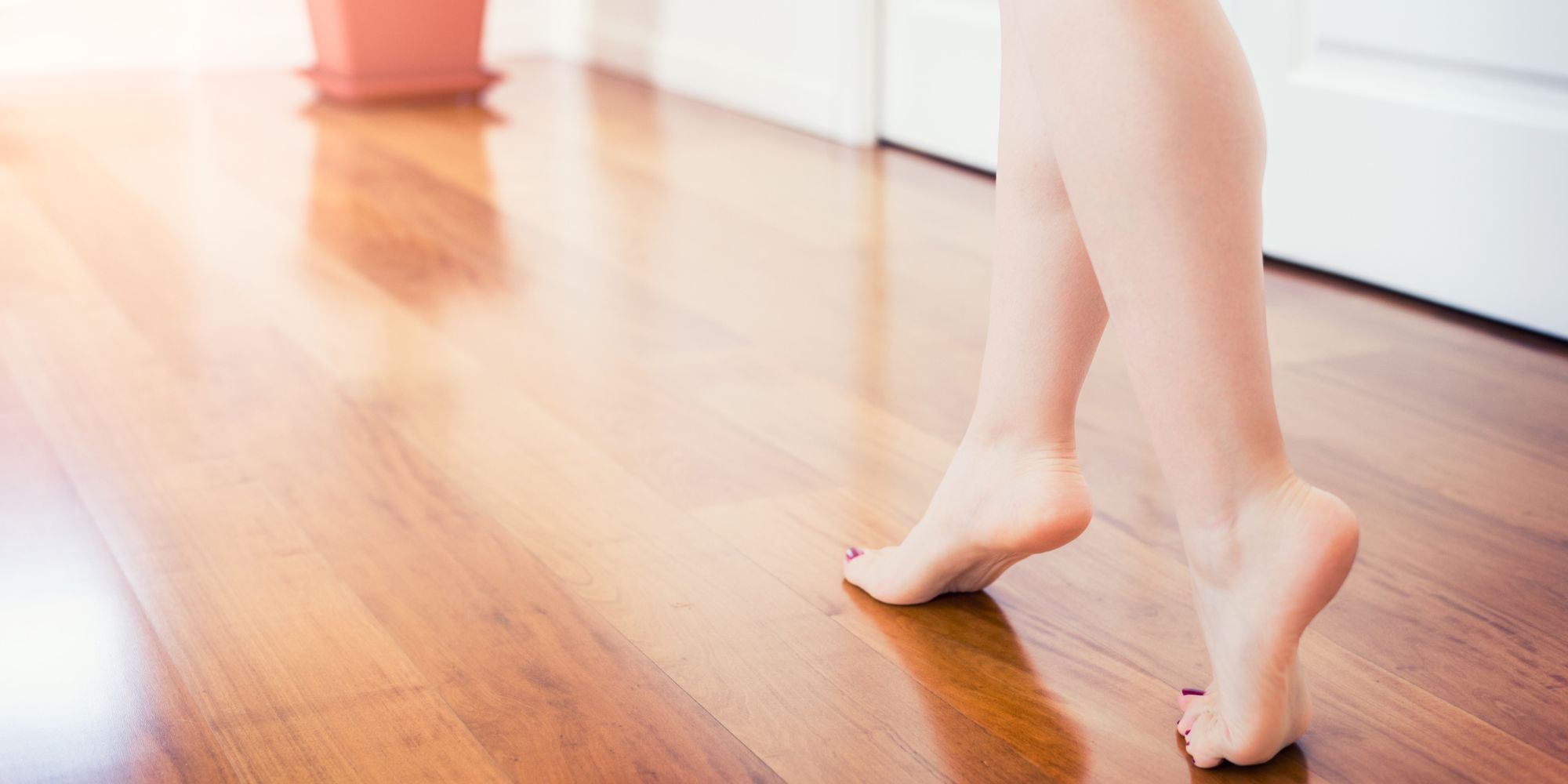 parquet qui grince sous des pas