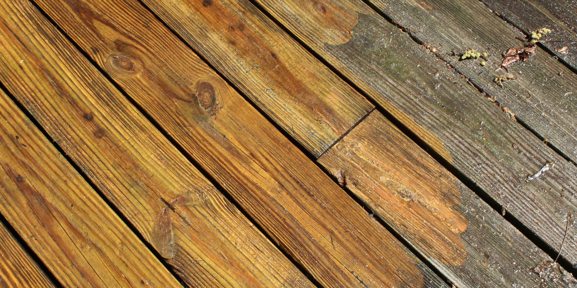 terrasse en bois glissante et sale