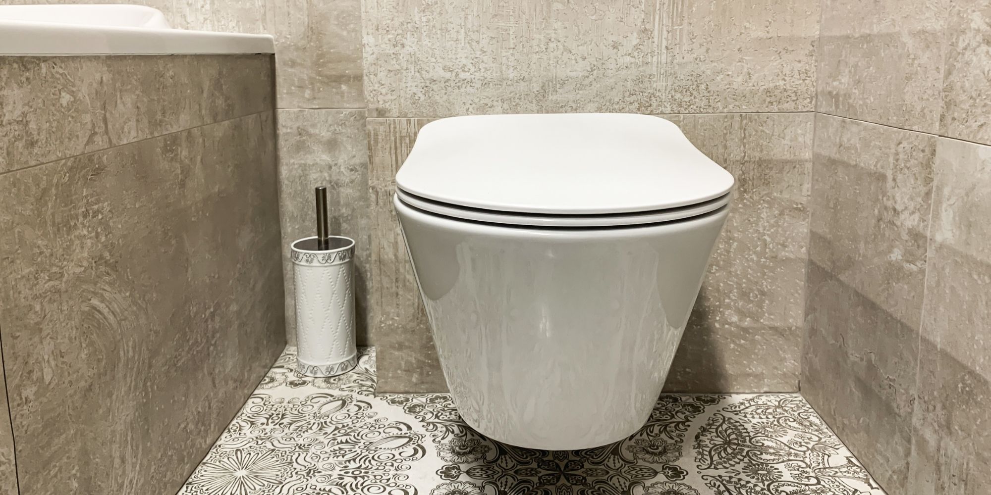 wc suspendu qui bouge