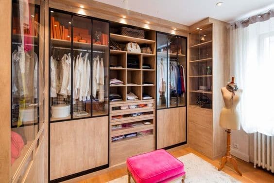 Dressing semi-vitré en bois clair